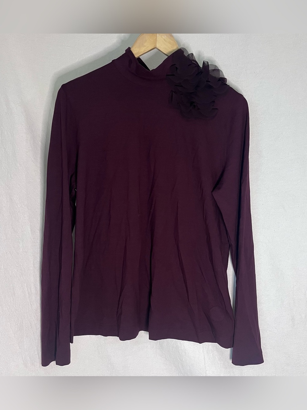 Akris punto Plum Purple Stretch Modal Rosette Mock Neck Long Sleeve Top Sz 10